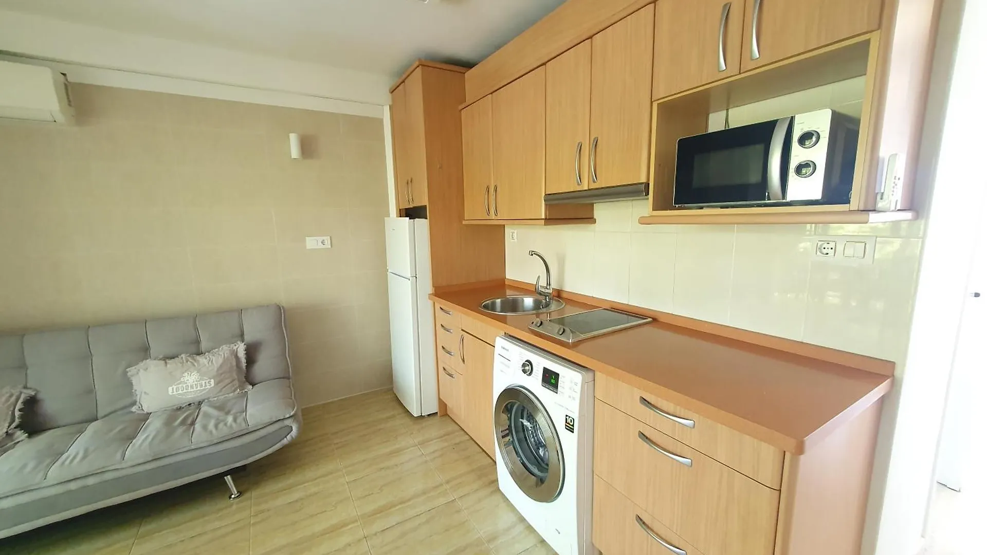 4 Salou Playa Piscina Centro,Parking Apartment 0*,  Spain